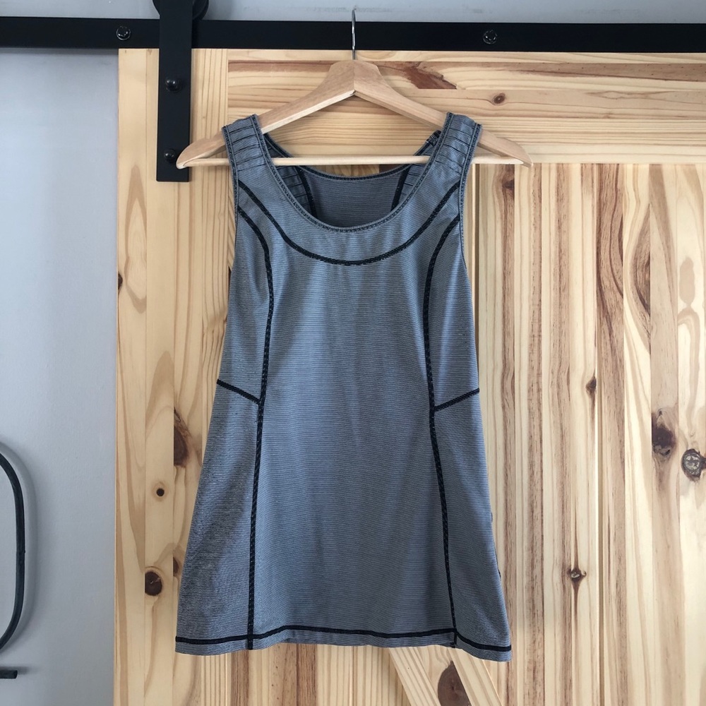 🍋 Lululemon tank. Size 6.
